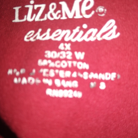 Red short sleeve turtleneck shirt. - Picture 3 of 3